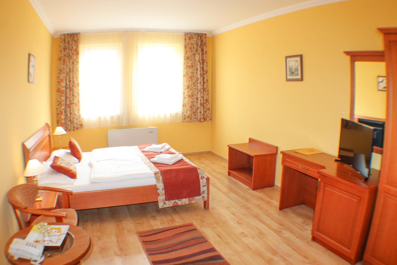 Hotel Jarja Hajdúszoboszló Extérieur photo