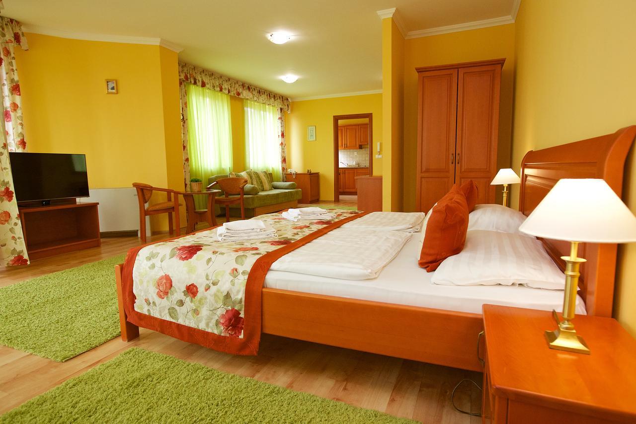 Hotel Jarja Hajdúszoboszló Extérieur photo